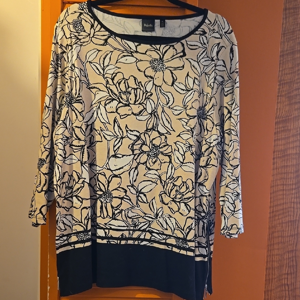 Black and White Floral Top by Rafaella